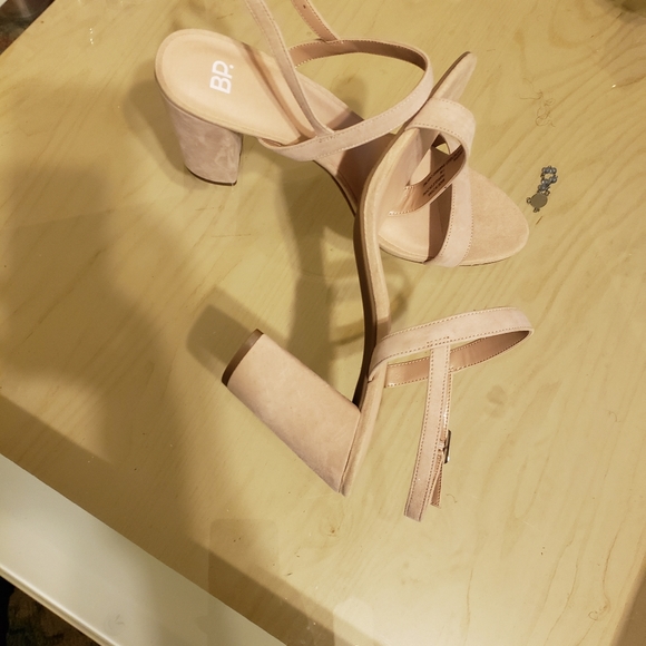 Shoe - Picture 3 of 3